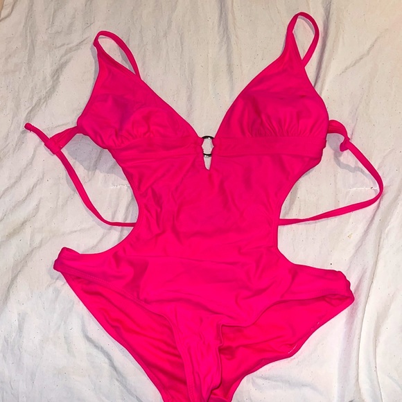 multiple bathing suits - Picture 6 of 7